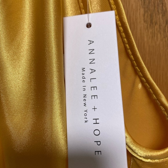 Annalee + Hope Shimmering Gold Top - SIZE M - NWT - Picture 4 of 10